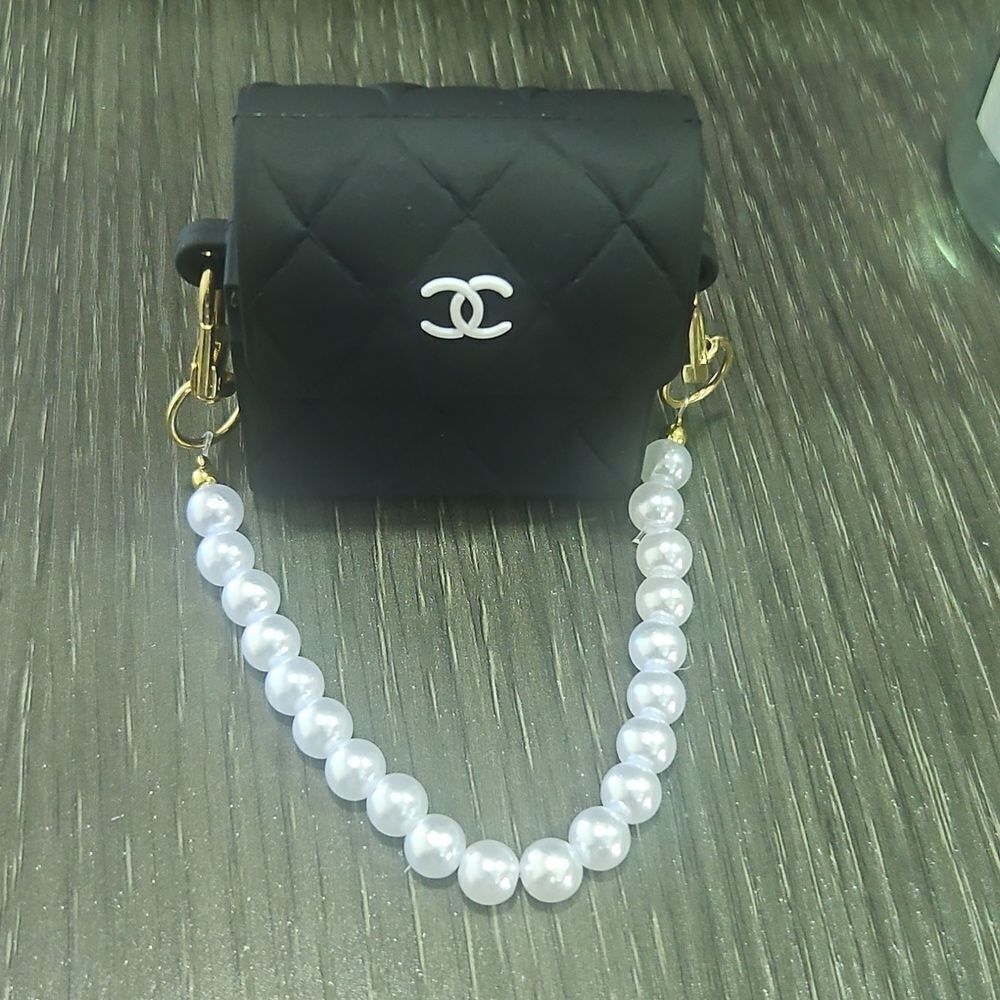 Chanel AirPods Case with Pearl handle quilted AirPods 1/2 holder black CC Coco